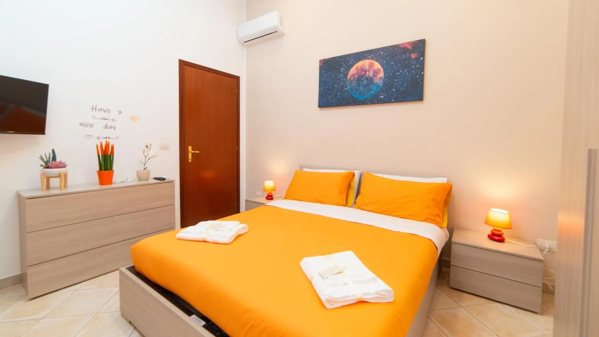 B&B In Naples City Center - Vacation Apartment Near The Train Station & Top Naples Attractions