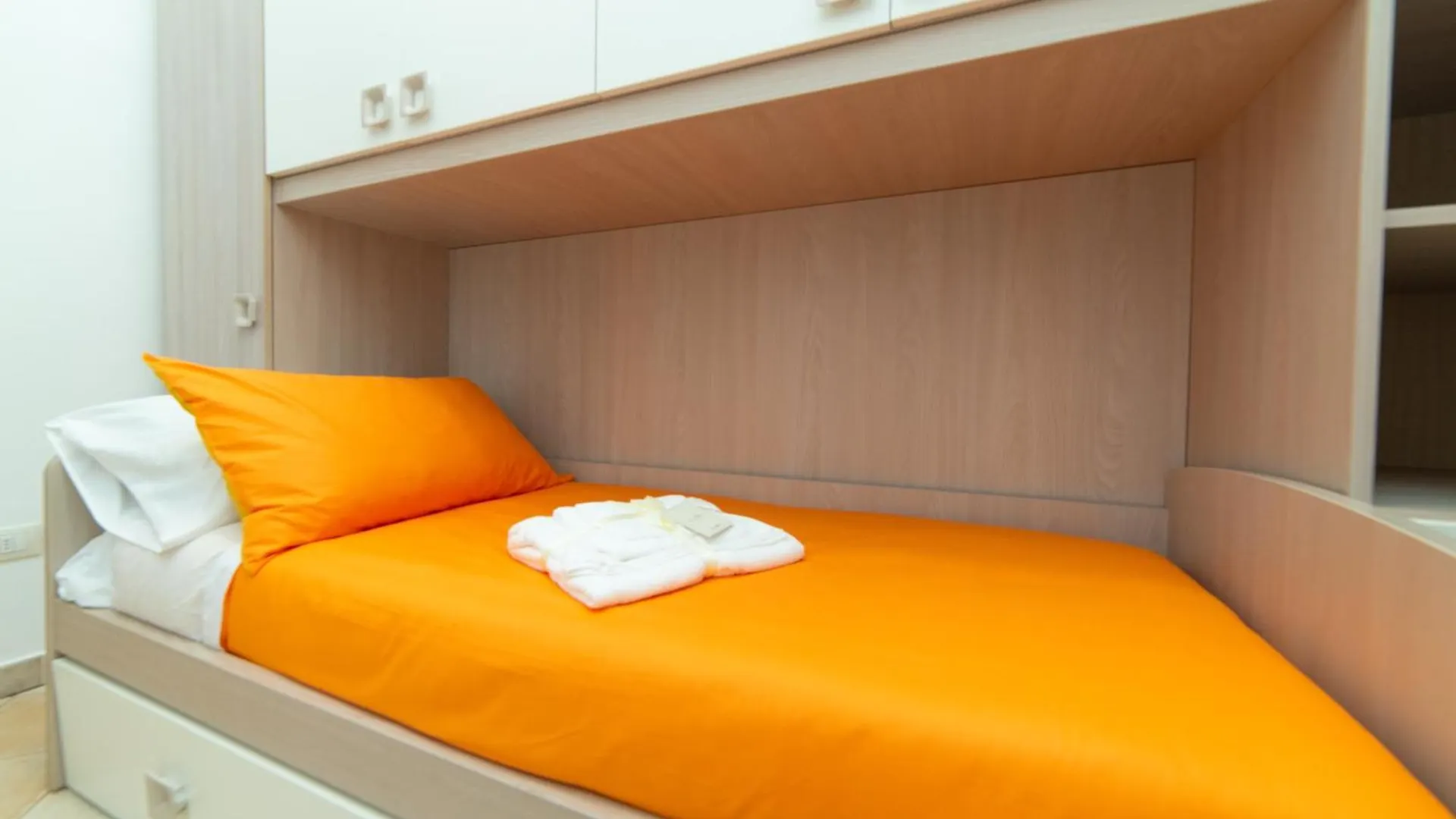B&B In Naples City Center - Vacation Apartment Near The Train Station & Top Naples Attractions 0*,  Italien