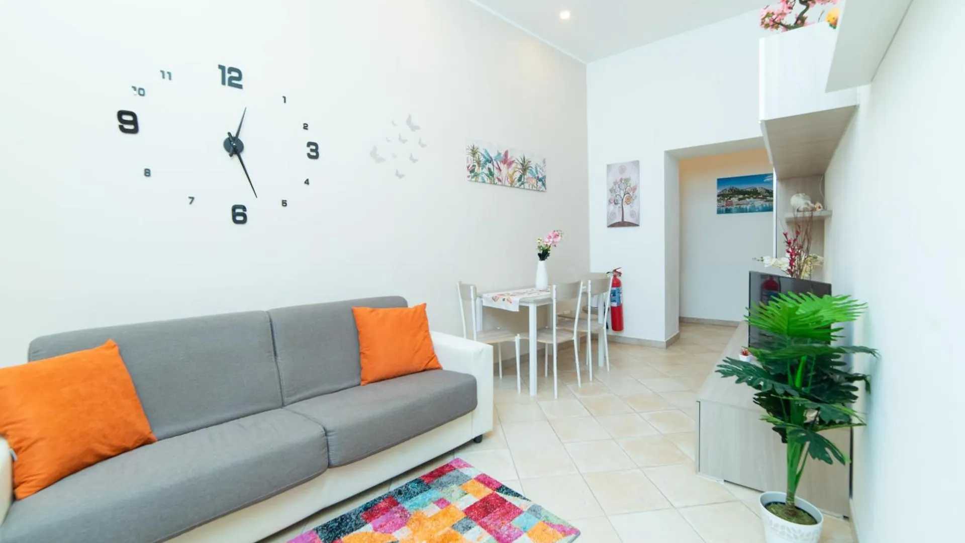 B&B In Naples City Center - Vacation Apartment Near The Train Station & Top Naples Attractions