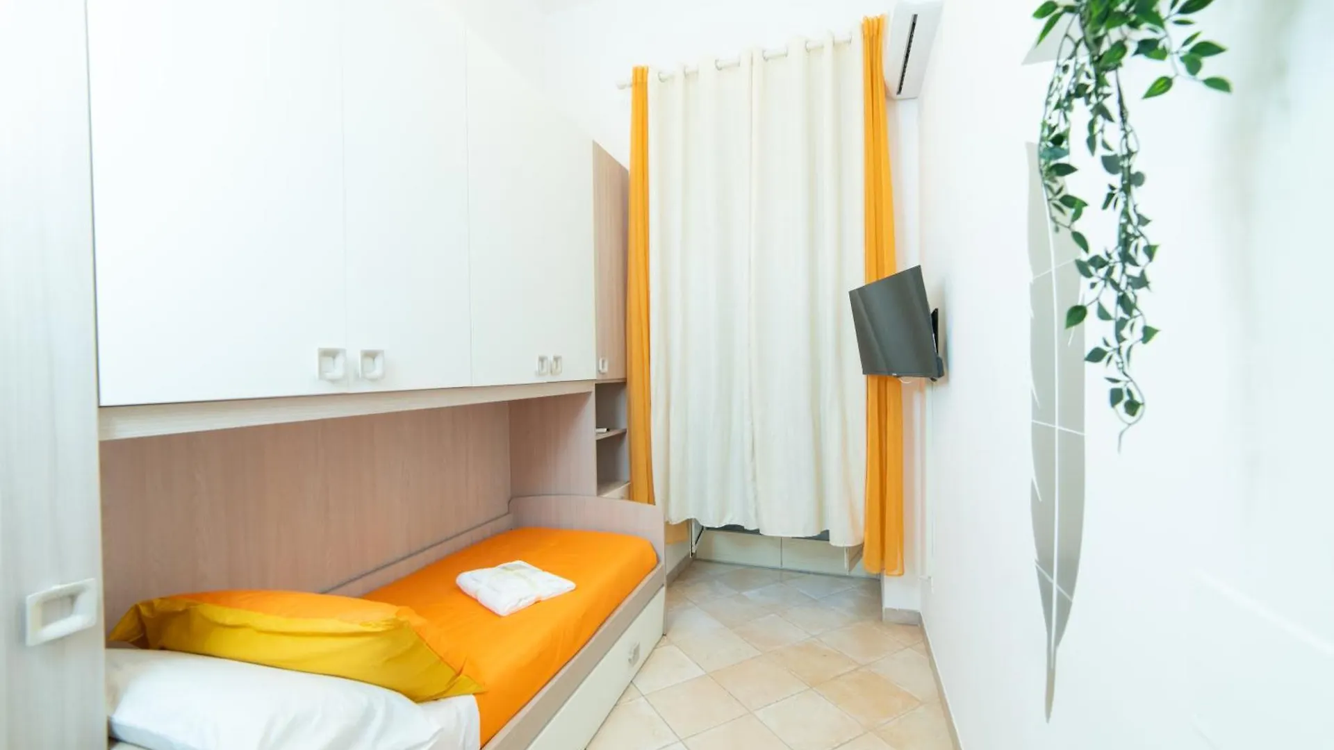 B&B In Naples City Center - Vacation Apartment Near The Train Station & Top Naples Attractions