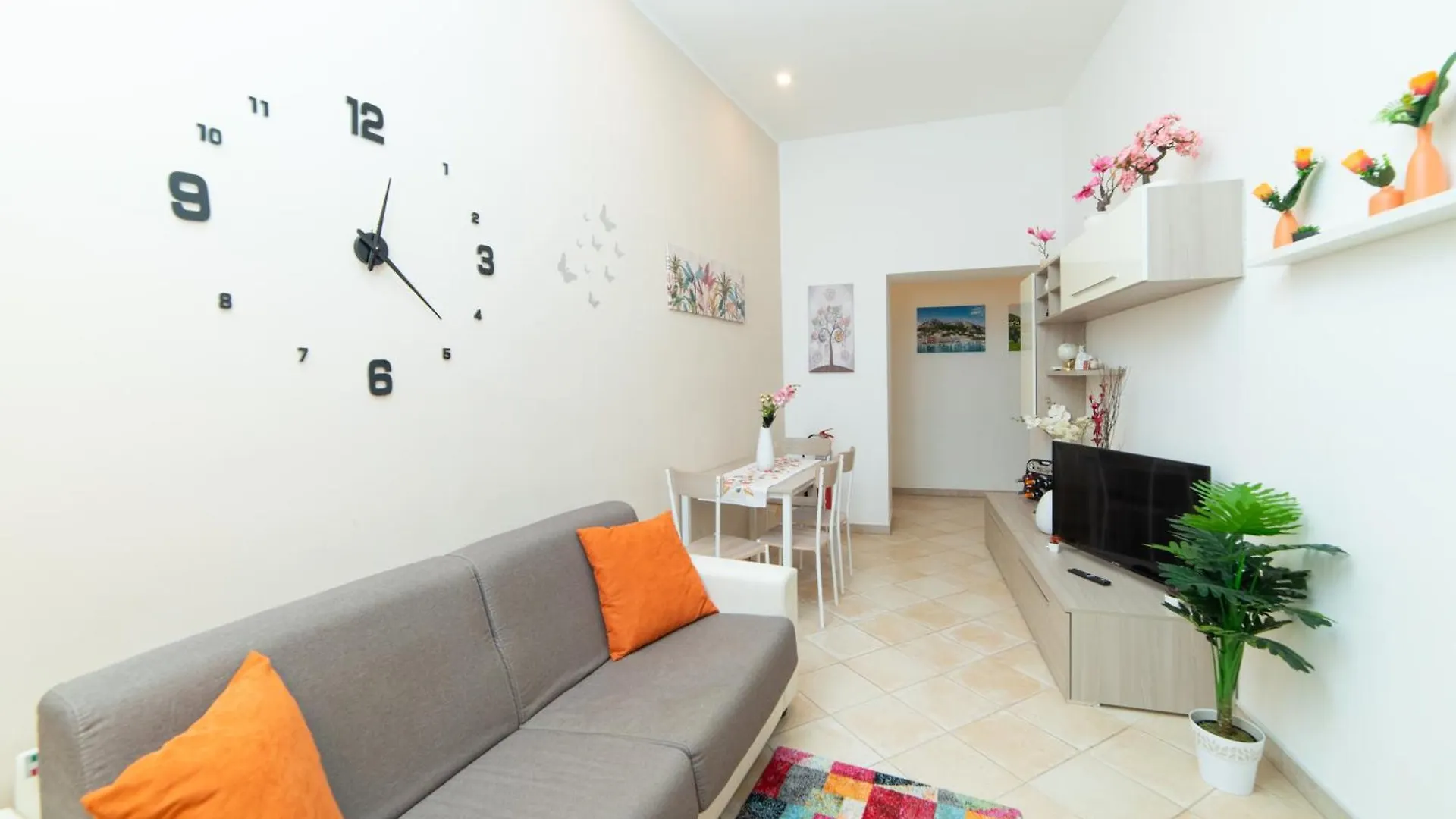 B&B In Naples City Center - Vacation Apartment Near The Train Station & Top Naples Attractions Italien