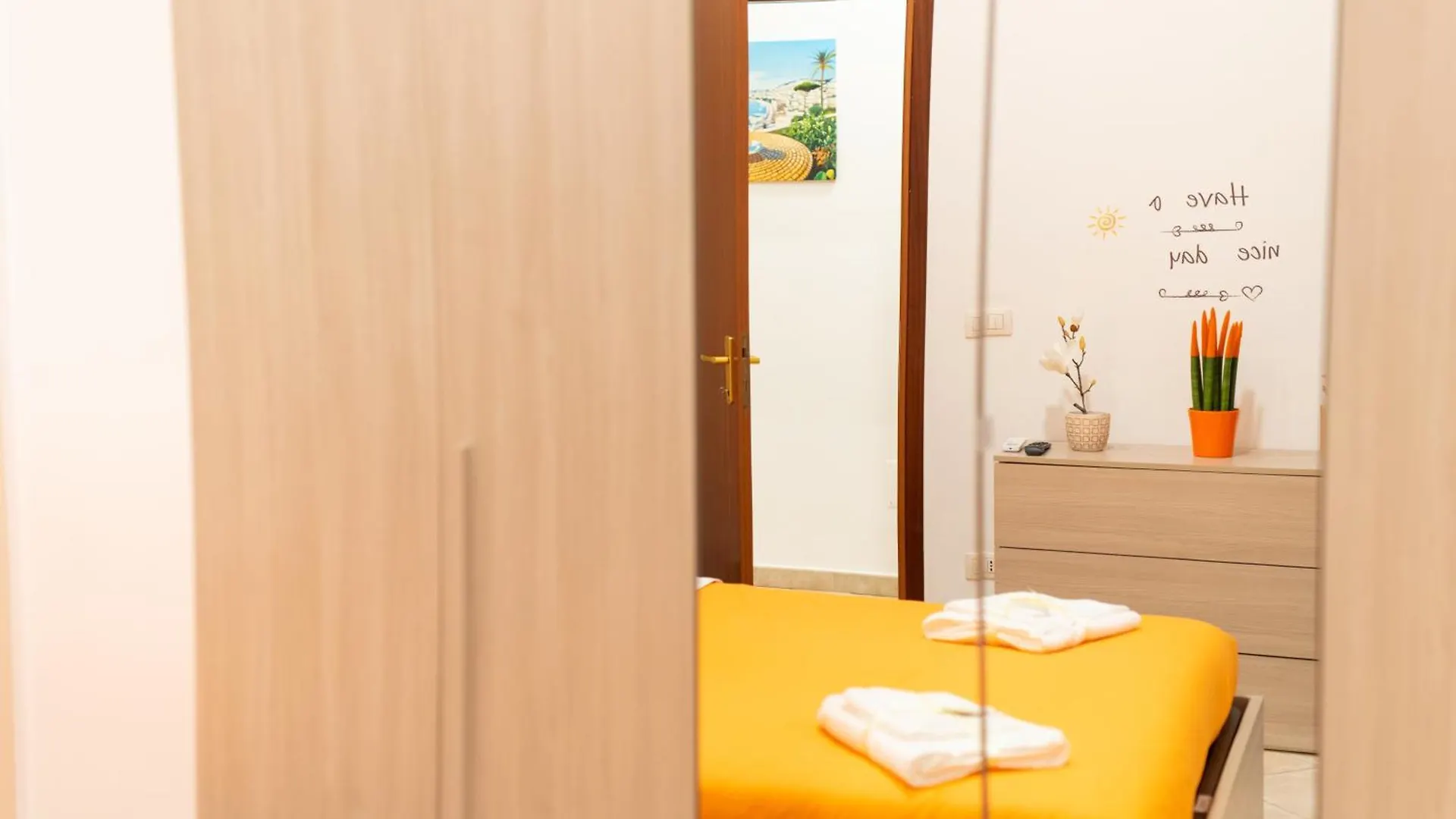 B&B In Naples City Center - Vacation Apartment Near The Train Station & Top Naples Attractions 0*,