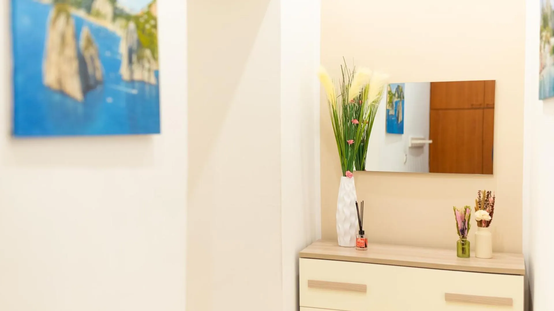 B&B In Naples City Center - Vacation Apartment Near The Train Station & Top Naples Attractions